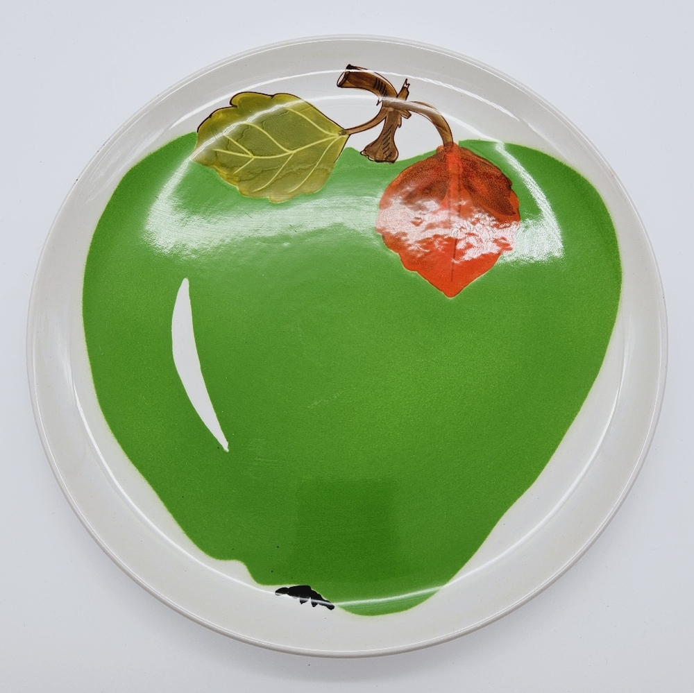 VINTAGE | MCM Mancioli rare green apple 10.5" plate